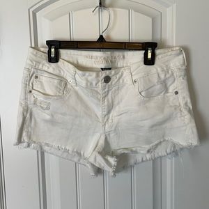 American Eagle Shortie White Shorts